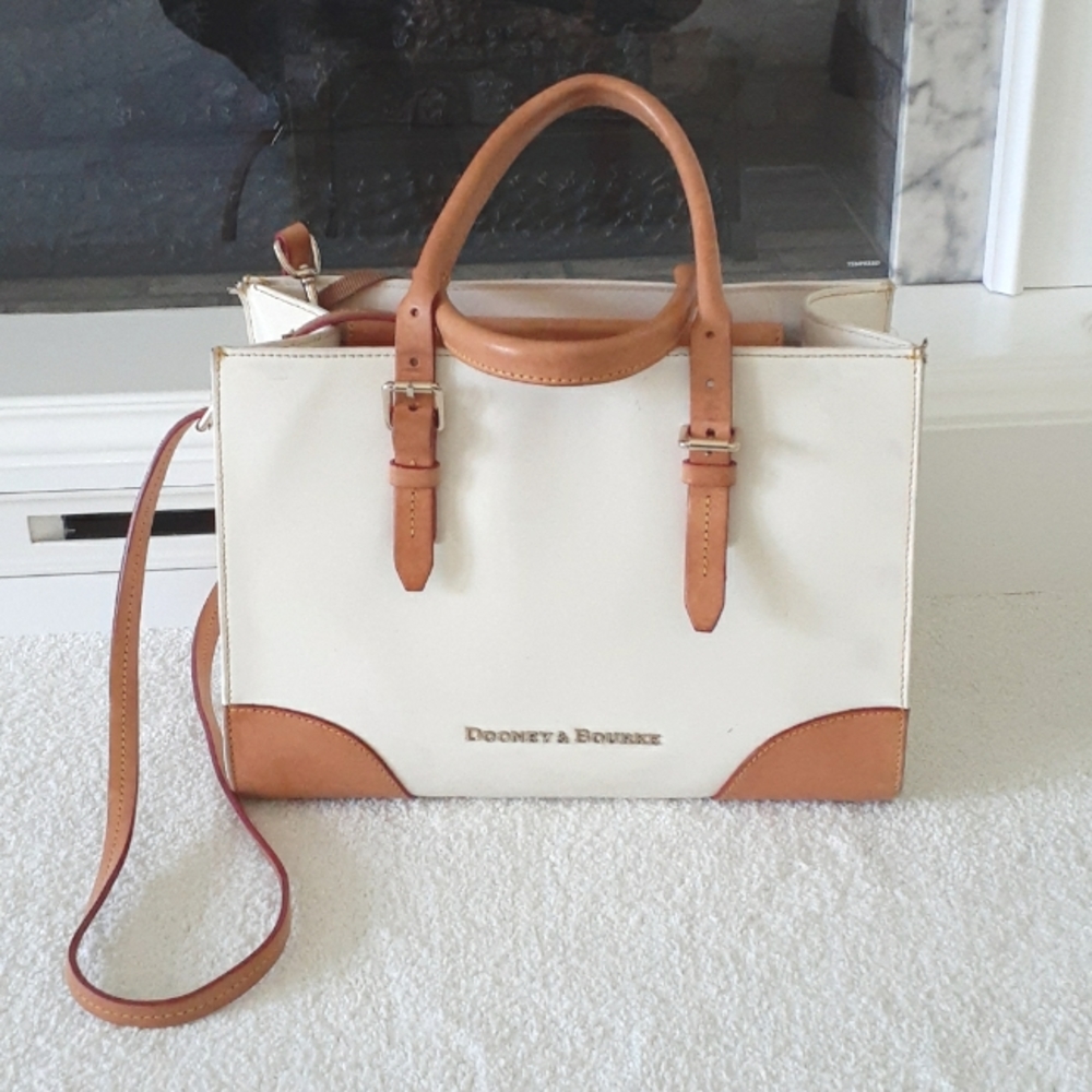 Dooney & Bourke patent leather purse